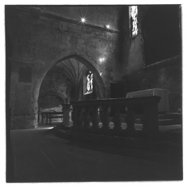 Les Baux de Provence Church.jpg