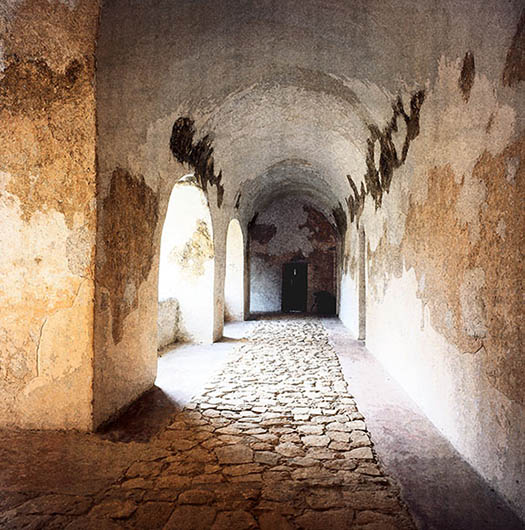 Mani, pasillos.jpg