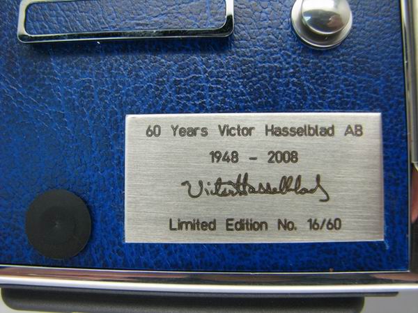 Hasselblad 503CW Blue Limited Edition-05.jpg