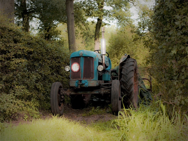 Tractor_old_style_small.jpg