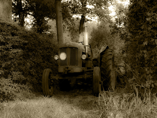 Tractor BW 2.jpg